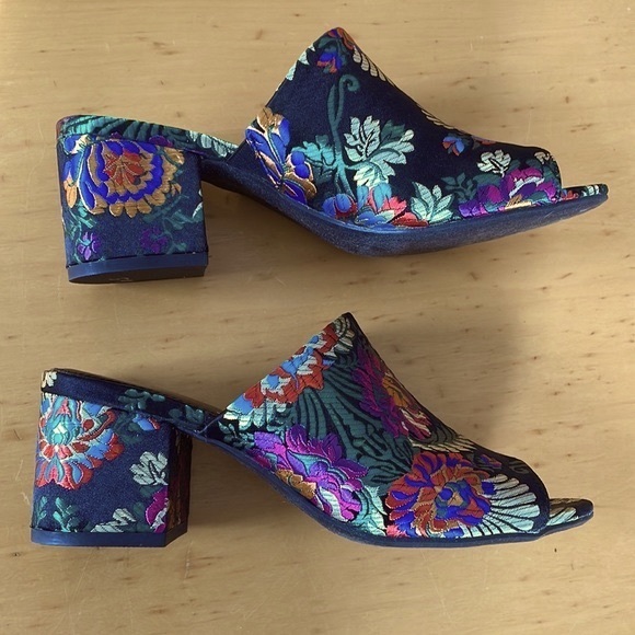 CHRISTIAN SIRIANO for Payless Brocade Chunky Satin Multicolor Sandals Size 7 - Picture 5 of 8